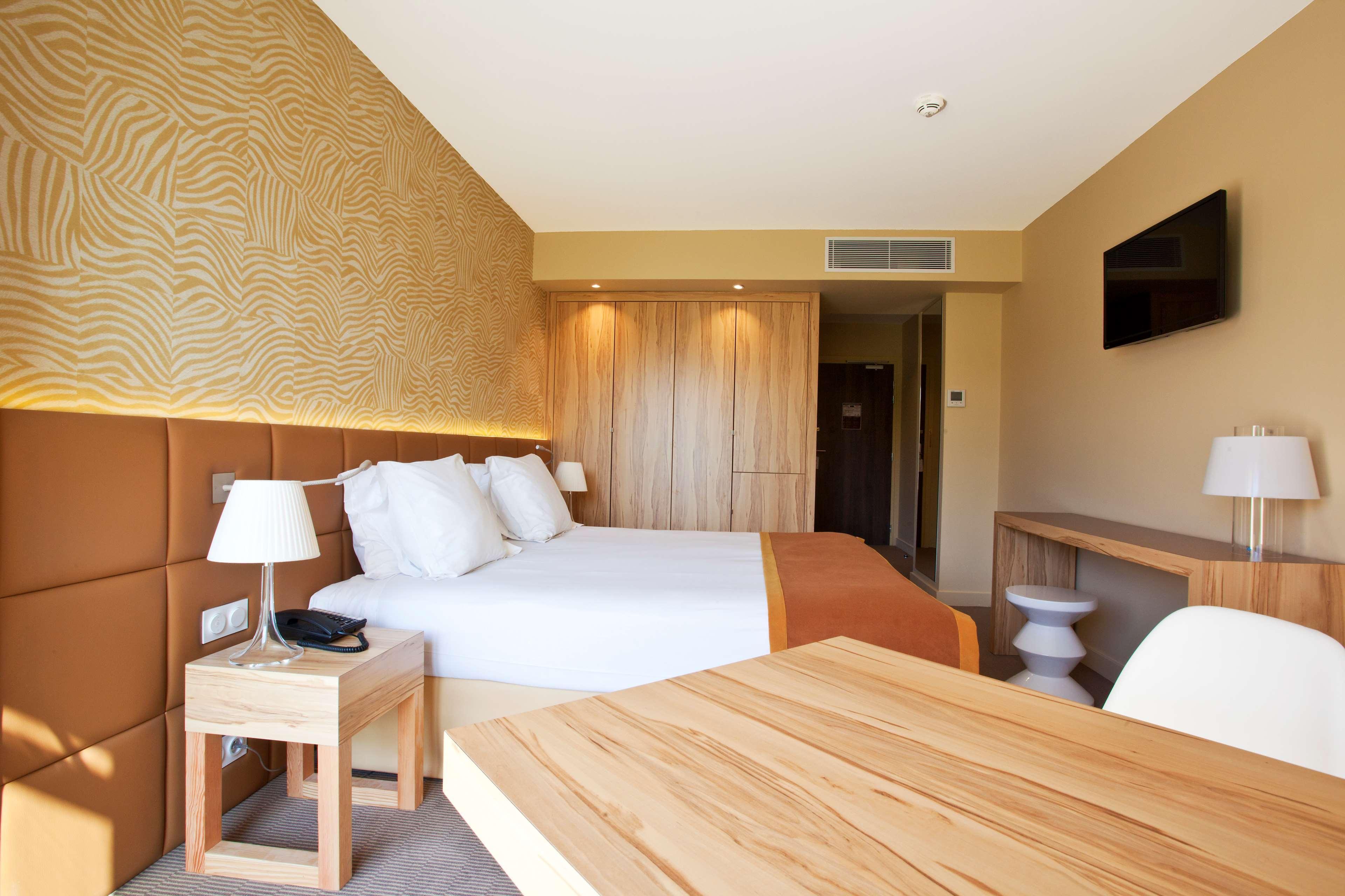 Golden Tulip Avignon Le Paradou Exterior photo