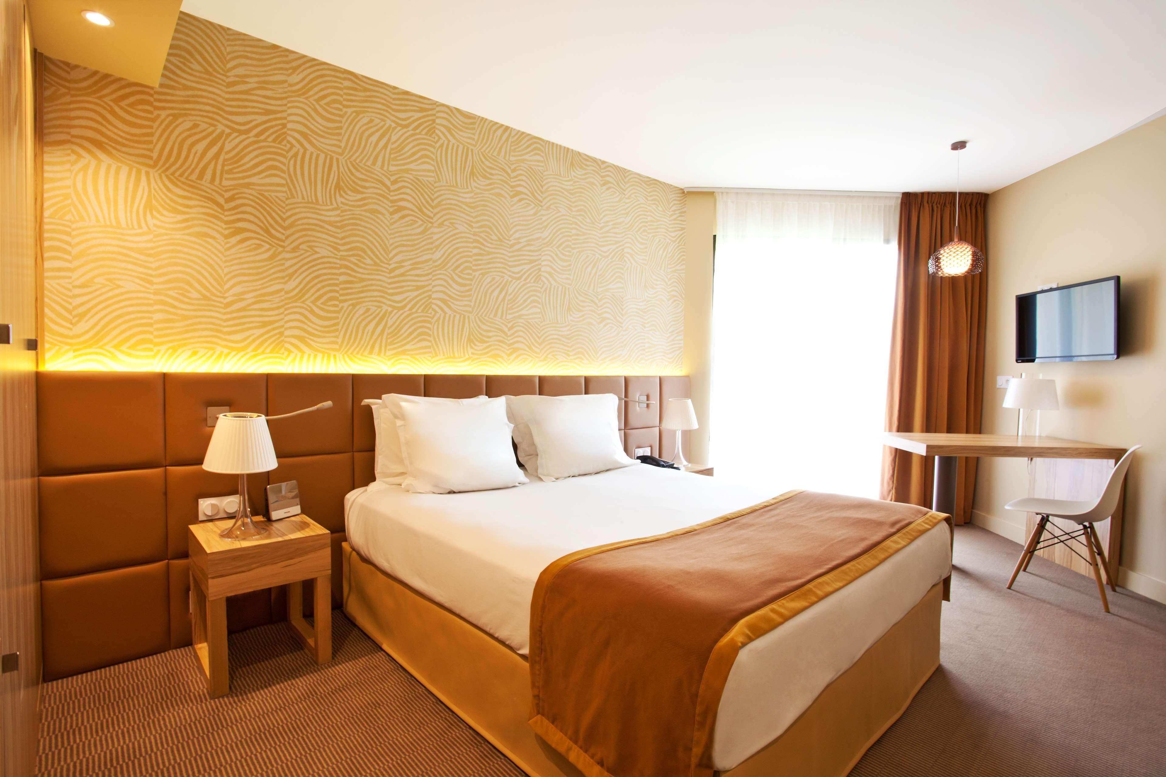 Golden Tulip Avignon Le Paradou Exterior photo