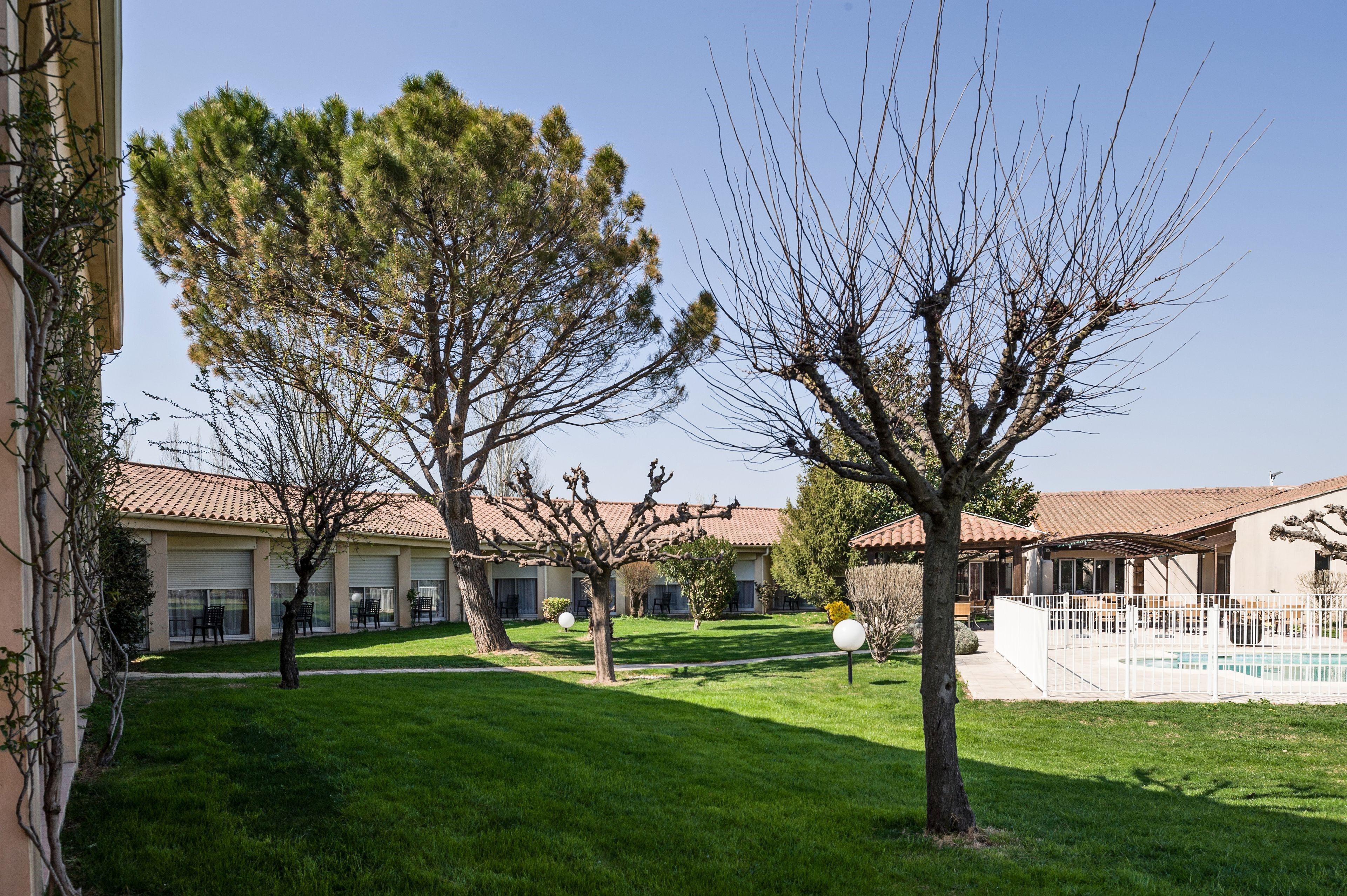 Golden Tulip Avignon Le Paradou Exterior photo
