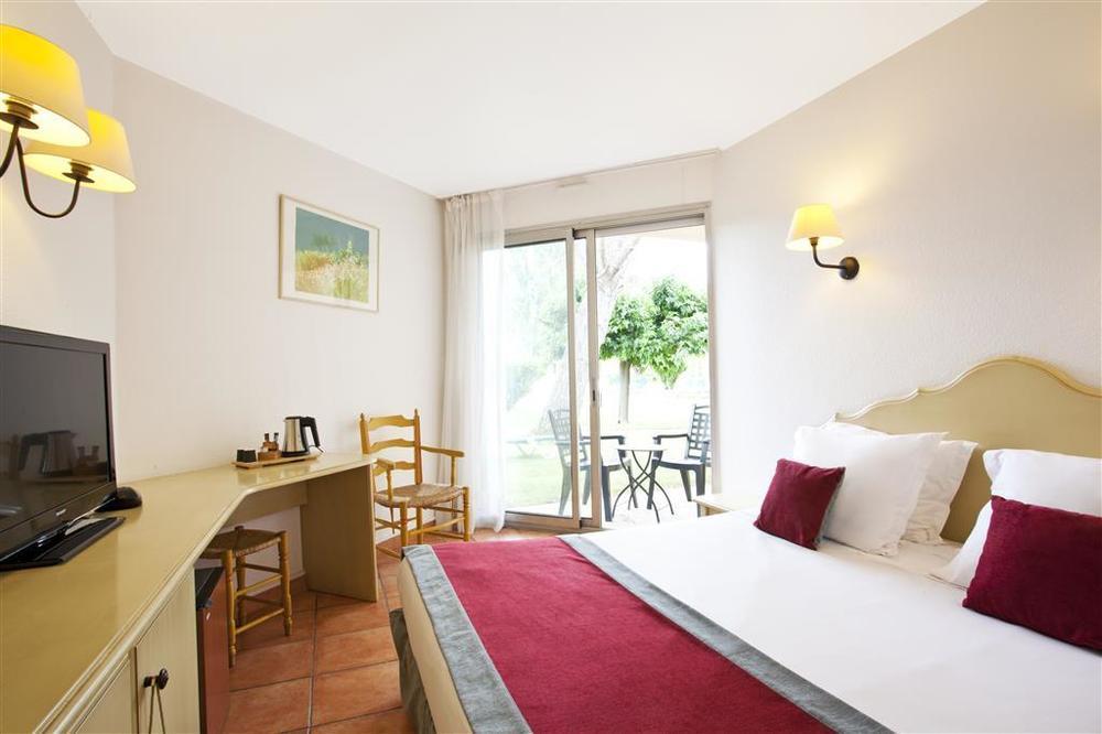 Golden Tulip Avignon Le Paradou Exterior photo