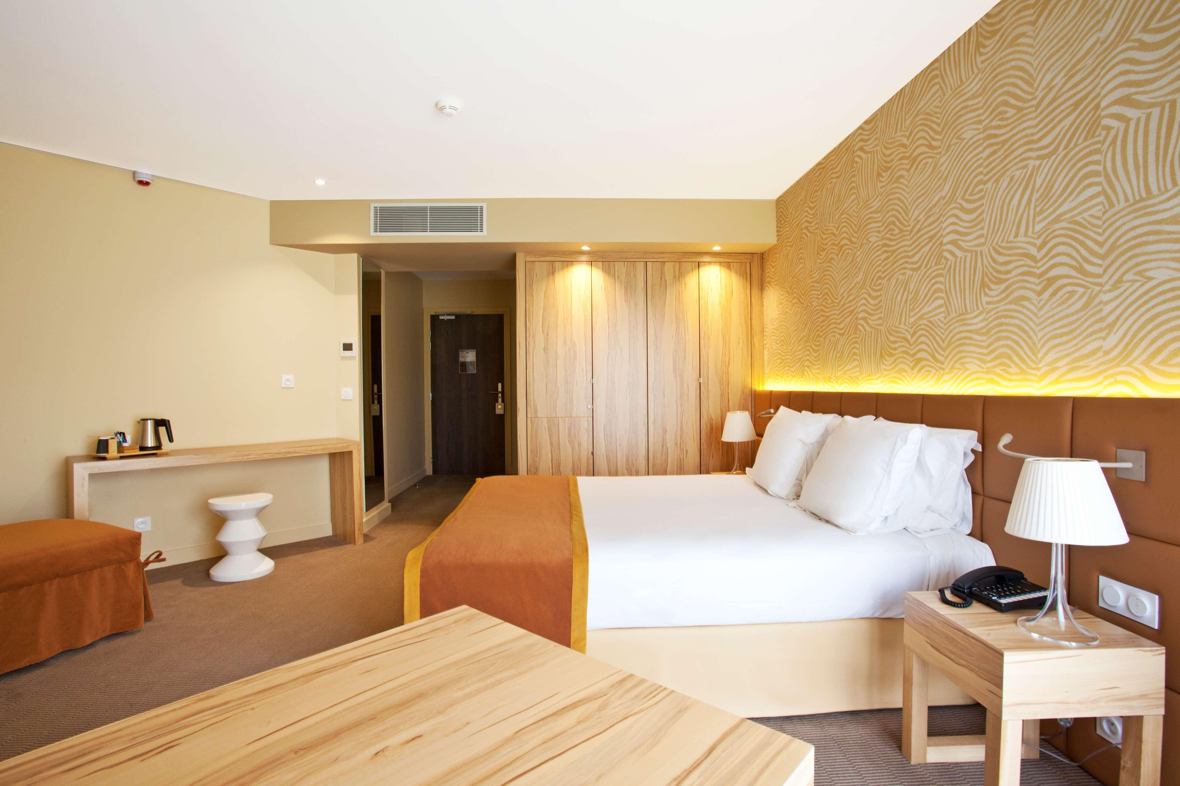 Golden Tulip Avignon Le Paradou Exterior photo