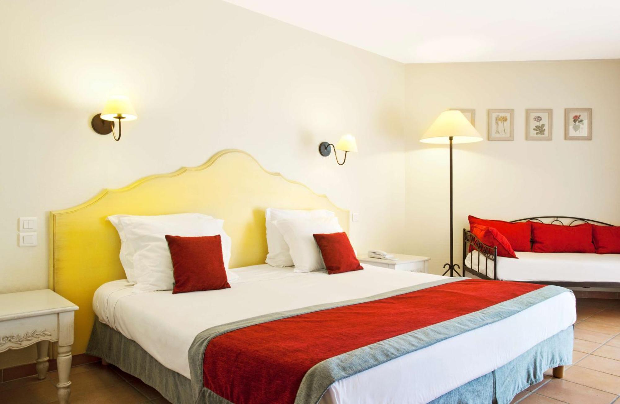 Golden Tulip Avignon Le Paradou Exterior photo