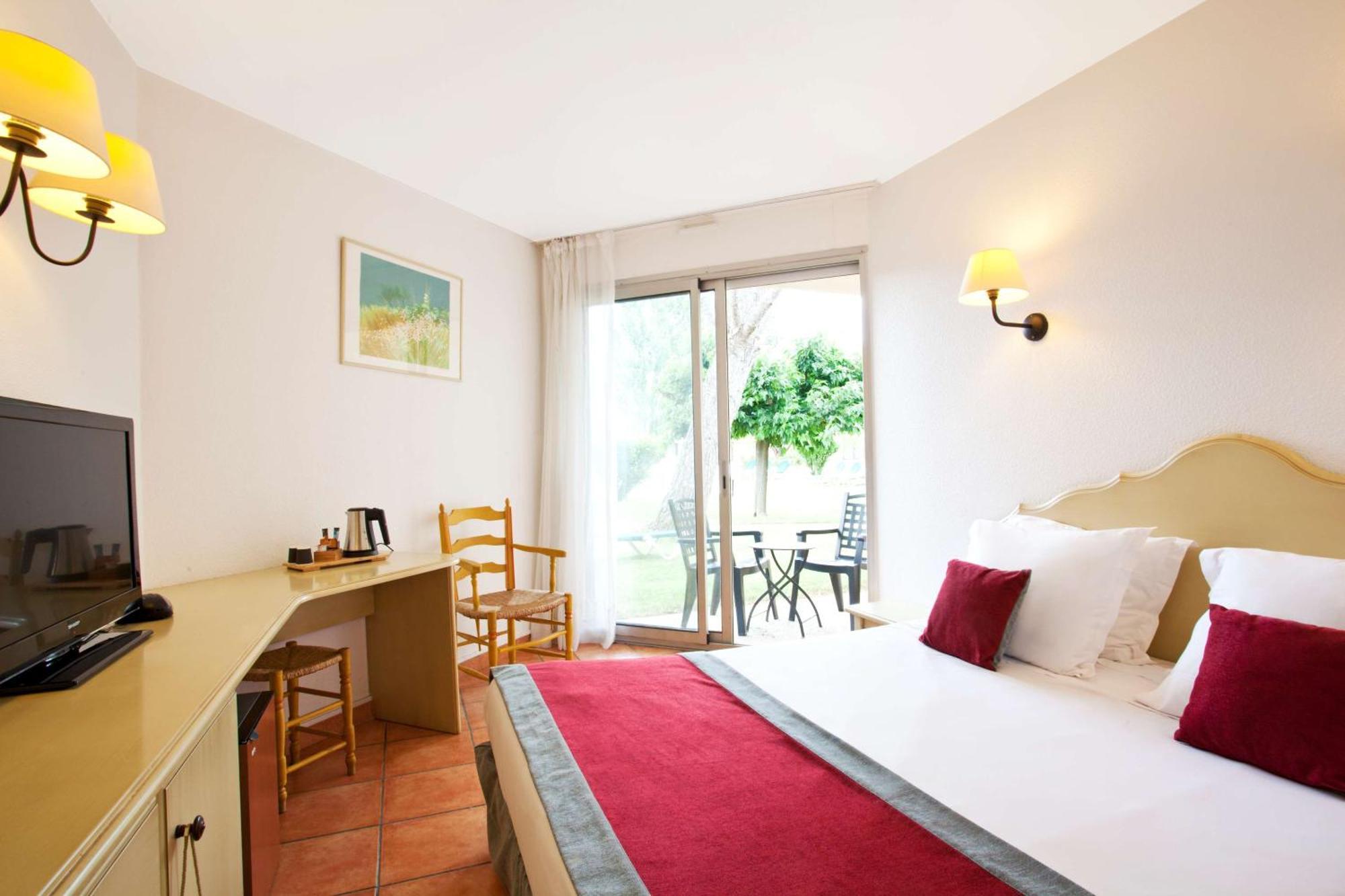 Golden Tulip Avignon Le Paradou Exterior photo