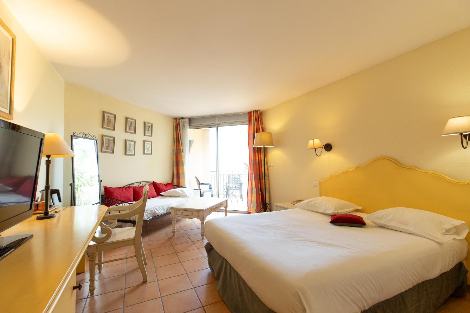 Golden Tulip Avignon Le Paradou Exterior photo
