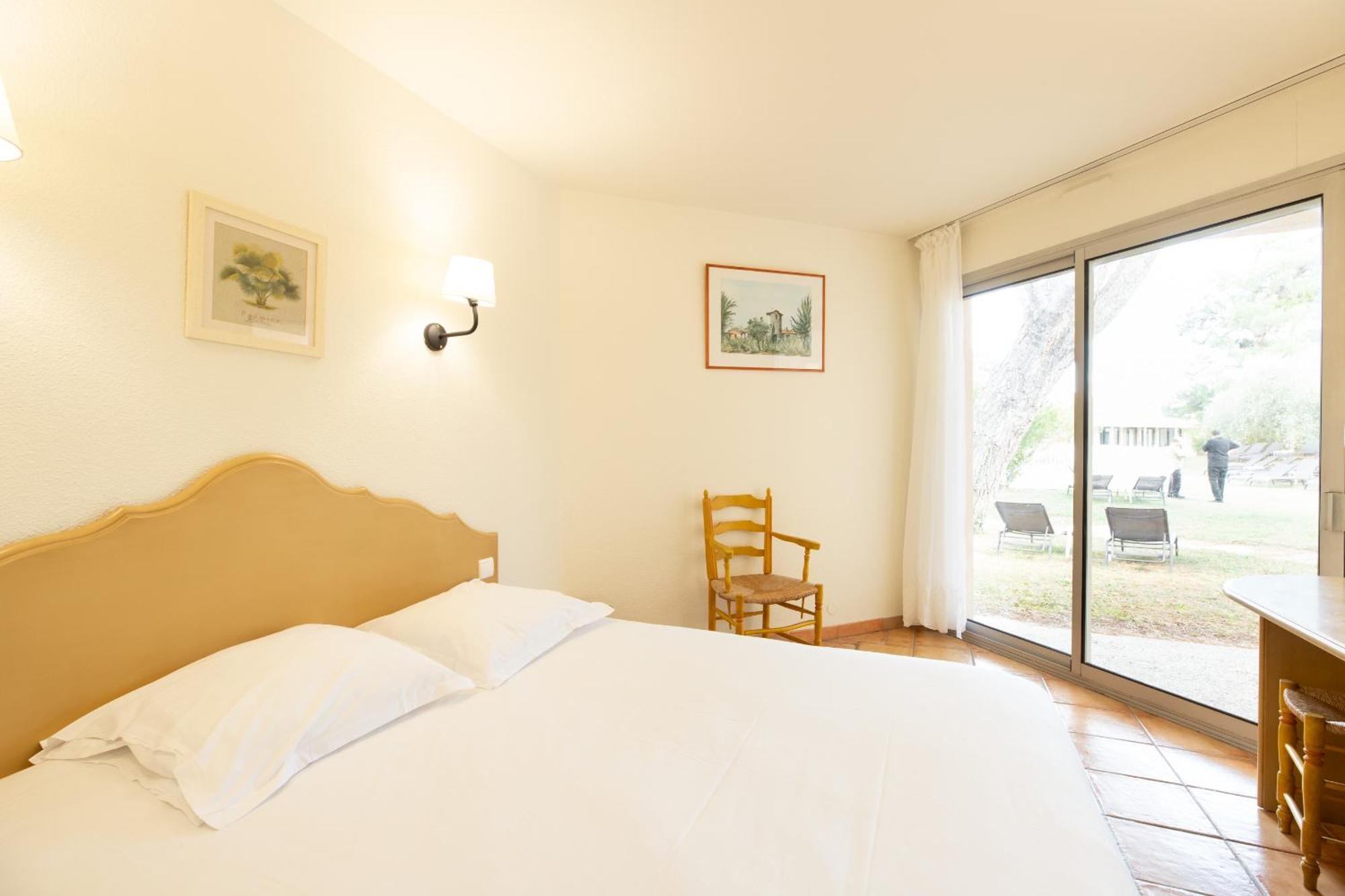 Golden Tulip Avignon Le Paradou Exterior photo