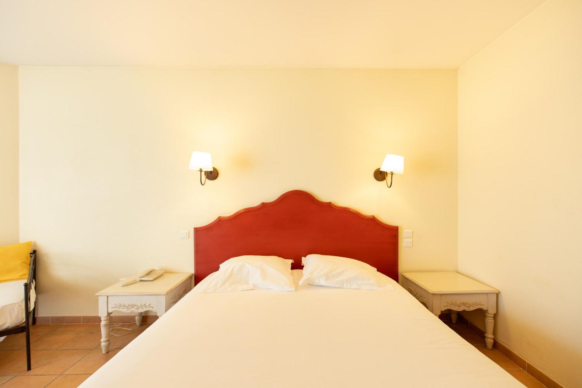 Golden Tulip Avignon Le Paradou Exterior photo