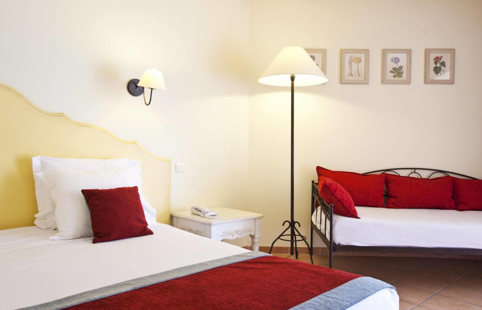Golden Tulip Avignon Le Paradou Exterior photo