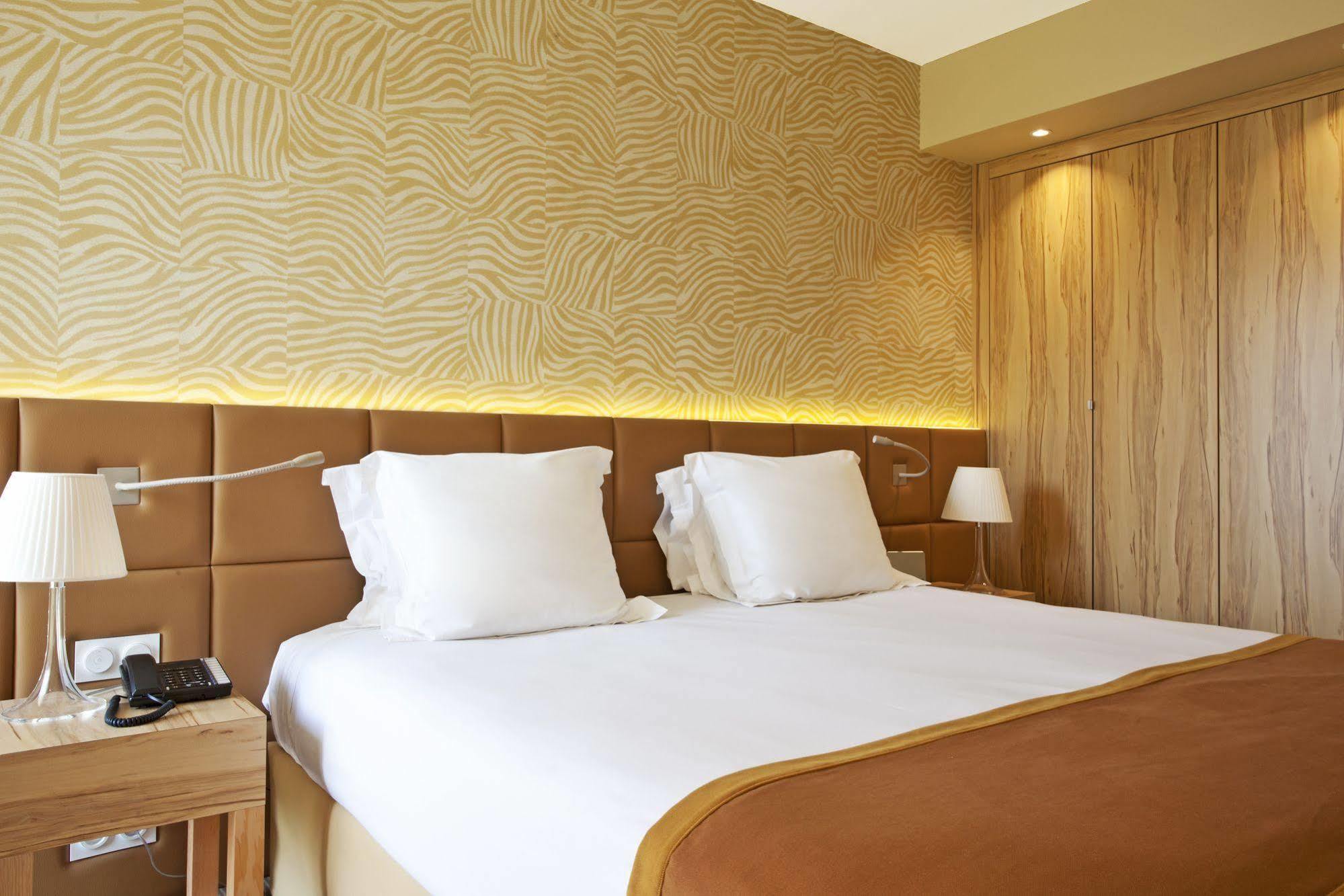 Golden Tulip Avignon Le Paradou Exterior photo